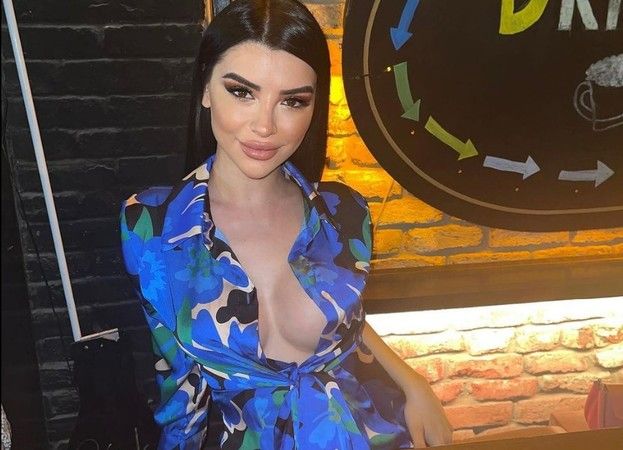 Aleyna Eroğlu Sütyensiz Pozuyla Sosyal Medyayı Salladı! Derin Göğüs Dekoltesiyle Hayranlarını Mest Etti 2
