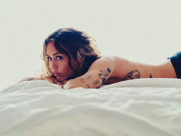 Miley Cyrus'un Yatak Pozlarına 2 Milyon Beğeni! Sütyensiz Pozları Ortalığı Ateşe Verdi! 3