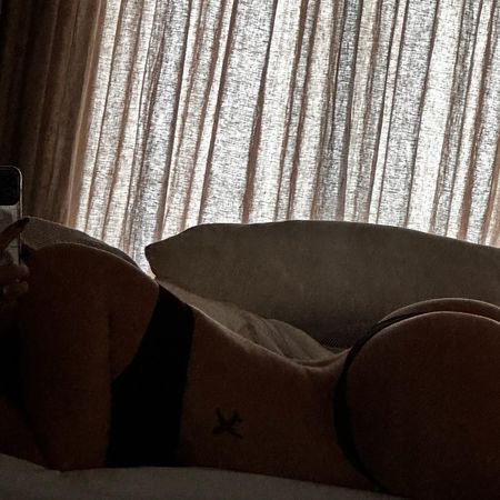 Galatasaraylı Icardi’nin Eşi Wanda Nara İç Çamaşırıyla Yatakta Poz Verdi! Kalçasına Zoom Yapıp Her Şeyi Gösterdi! Sosyal Medyayı Alev Alev Yaktı! 8