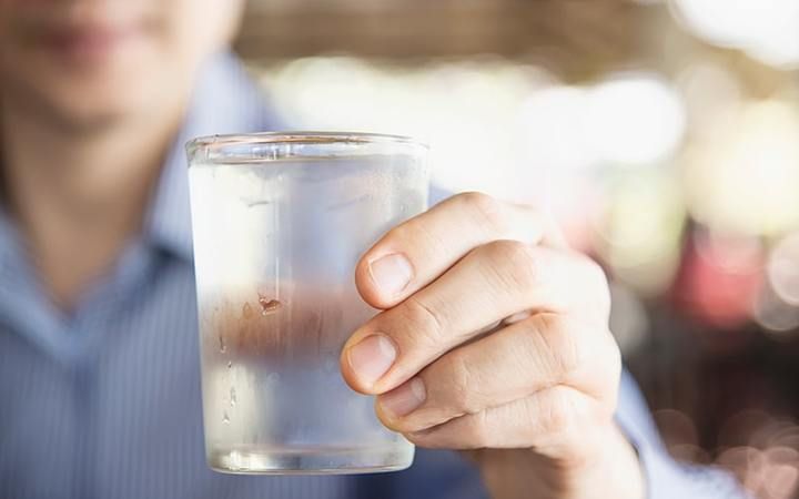 Soğuk Su İçmek Zararlı Mı? Bağışıklık ve Kalbe Ciddi Zarar Verebilir! İşte Soğuk-Buzlu Suyun Zararları! 1