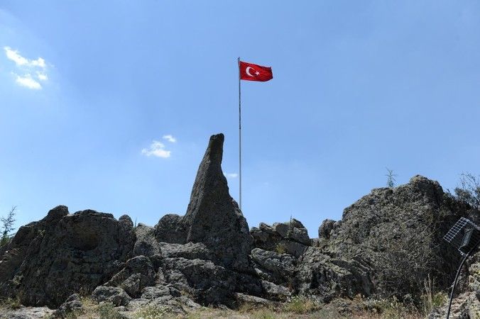 Ankara Kızılcahamam'da Dikkat Çeken Gelin Kayası İnanışı! O Kişinin Ruhu Rahatsız Olmasın Diye Senelerdir Davul Çalmıyorlar! 3