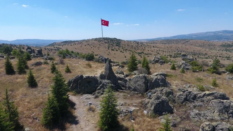 Ankara Kızılcahamam'da Dikkat Çeken Gelin Kayası İnanışı! O Kişinin Ruhu Rahatsız Olmasın Diye Senelerdir Davul Çalmıyorlar! 1