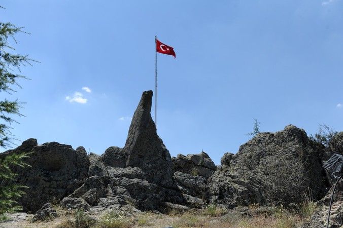 Ankara Kızılcahamam'da Dikkat Çeken Gelin Kayası İnanışı! O Kişinin Ruhu Rahatsız Olmasın Diye Senelerdir Davul Çalmıyorlar! 2