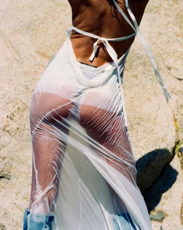 Rus Model Irina Shayk Hem Sütyeni Çıkardı Hem De Transparan Giydi! Bu Pozlar Tüm Dünyada Yankı Bulacak: “Nefes Kesici…” 5