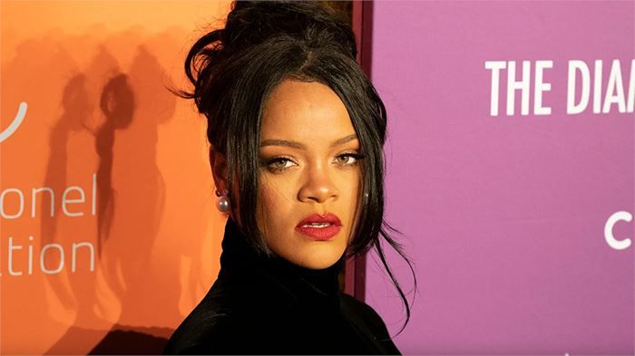 Rihanna’nın yeni albümü, rekorları altüst etti: Yedi yıllık aradan sonra Rihanna’nın dönüşü muhteşem oldu! Milyarlarca kez dinlendi! 2