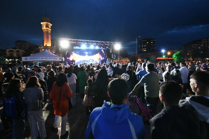 Pursaklar'da Yaz Konserleri Başladı! Ankaralı Mahmut ve Asena Bilge Atalay Coşturdu... 1
