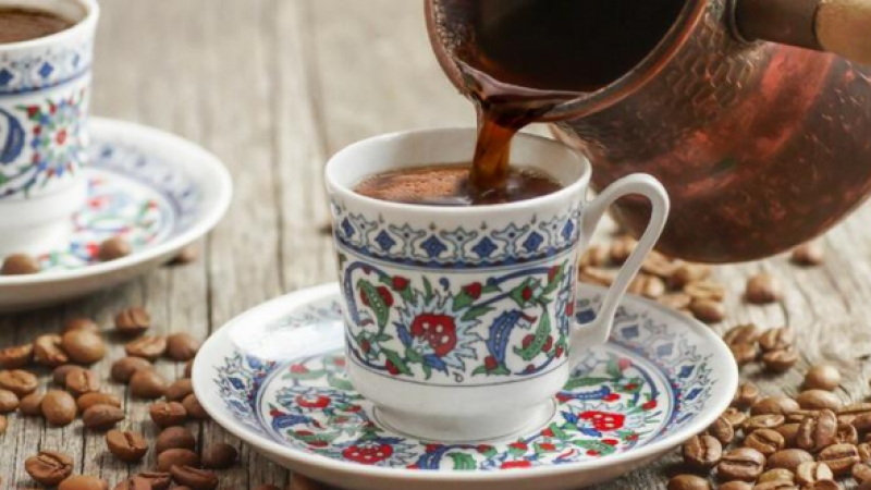 Türk kahvesinin içine bir kaşık ekleyen, beş beden küçülüyor: Zayıflamak isteyenler, bu formülün peşinde! Metabolizma jet hızıyla çalışıyor… 1