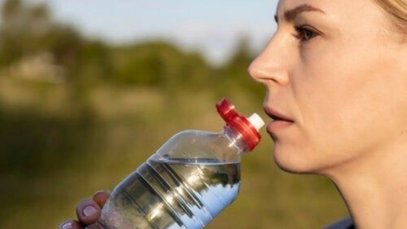 Su şişesinizi Temizlemeden Kullanmak Çok Sakıncalı! Mantar, İshal, Kusma, Mide ağrısı, Ateş... Adeta Hastalıklara davetiye çıkarıyor… 3
