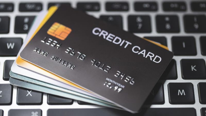 Faiz artırımı kredi kartı ve KMH faizlerini de vurdu: Ticari kredilerde tavan yüzde 37'i aştı! 2