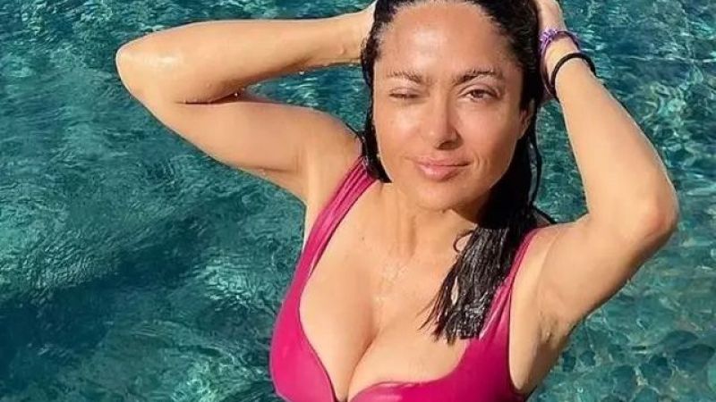 Salma Hayek, eşiyle beraber tatil pozlarını paylaştı: Tatil pozları, düşman çatlattı! Kocasıyla para için mi evlendi? 4