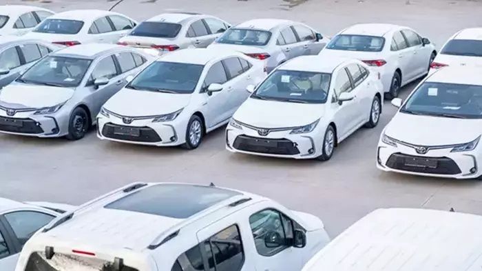 Clio fiyatına Toyota Corolla satılıyor: Araç almak isteyenler, bu fırsat kaçmaz! Corolla mı, Clio mu? 1