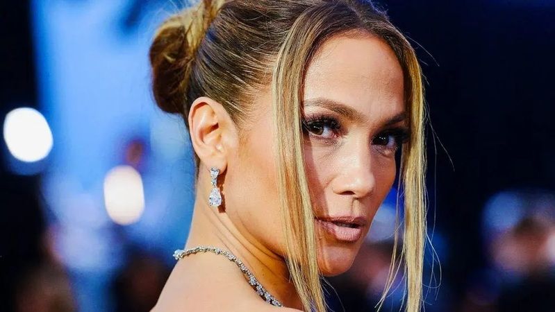 54'lük Jennifer Lopez’in güzellik sırrı ortaya çıktı: Lopez, yıllara meydan okuyan güzelliğini buna borçlu! 3