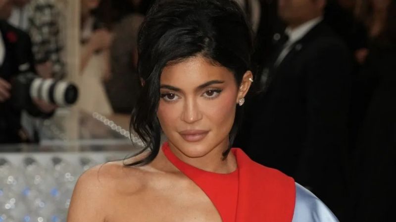 Kylie Jenner 19 Yaşında Göğüsleri Büyüttüğünü İtiraf Etti! Kendini Komple Baştan Yaptırmış...İlk Hali Herkesi Şok Etti! Meğer Yokmuş! 5