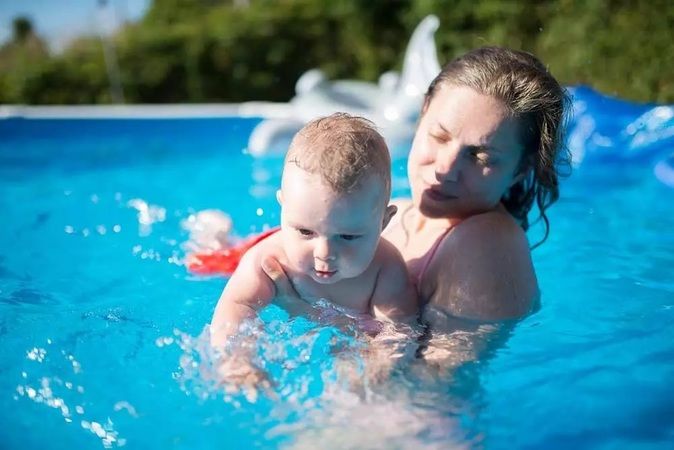 Havuza girmek, astım ataklarını tetikliyor! Havuza girmeden bir daha düşünün… Özellikle çocuklar, risk altında! 2