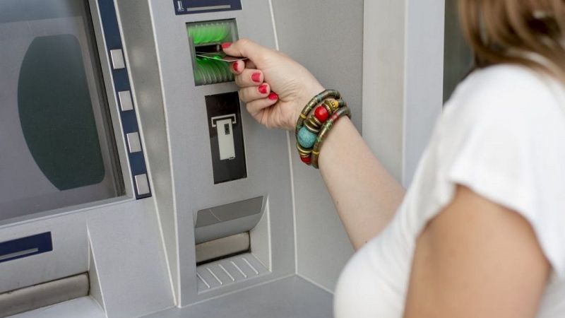 Banka Kartı sahiplerine ATM uyarısı geldi: Paranız sıkışırsa hakkınız yanabilir! Peki, ATM de para sıkışınca ne yapmalı? 1