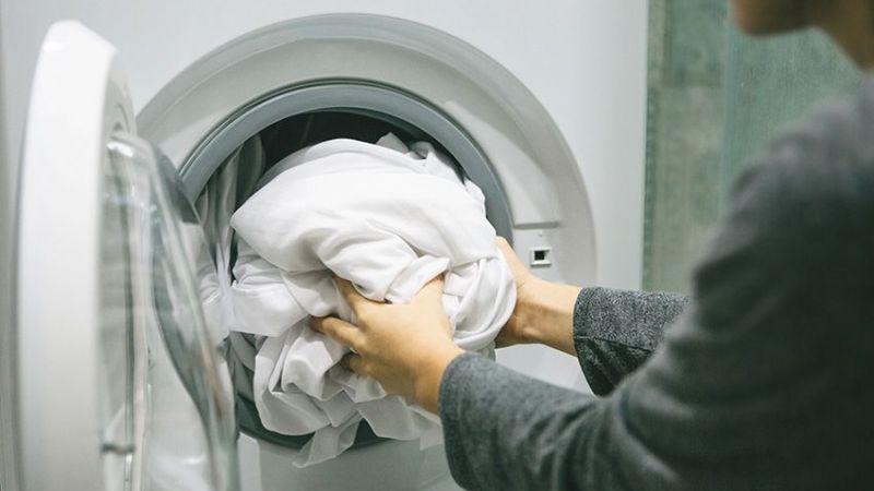 Bunu yapmak, çamaşır makinesinin ömrünü kısaltıyor: Herkes, bu hatayı yapıyor! Yıkamaya başlamadan önce… 2