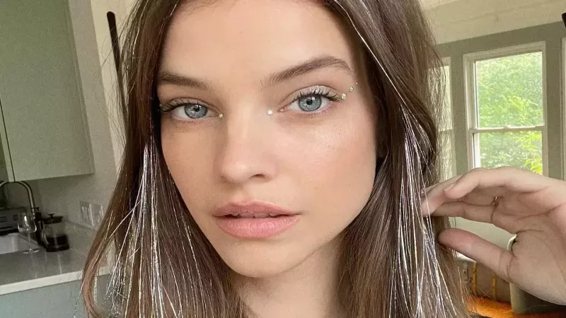 Victoria’s Secret mankenlerinden Barbara Palvin'in Açıkladı! Pürüzsüz bir cildin sırrı bu yöntemde saklıymış! Ucuz ama çok etkili yöntemler kullanıyor… 5