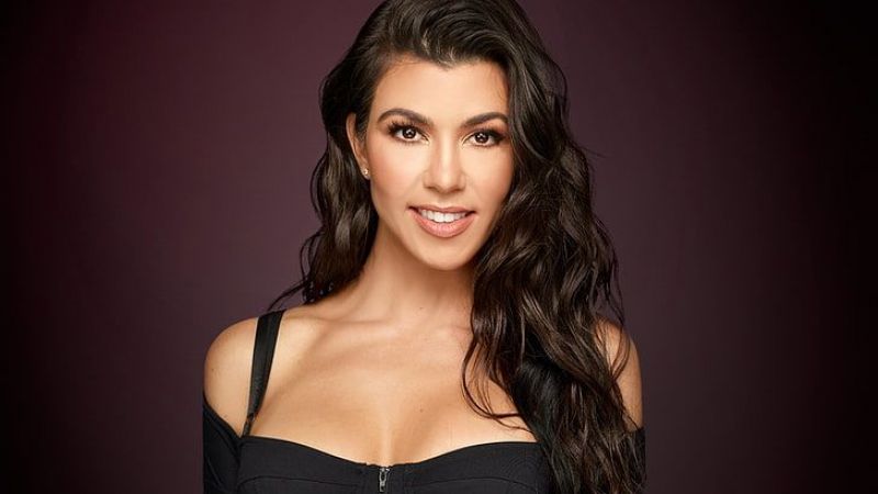 Kourtney Kardashian’ın yarı çıplak karnı burnunda pozları olay çıkardı: Gören eleştirdi, diğer üç çocuğunu hatırlattı! “Hep böyle yapıyor…” 1