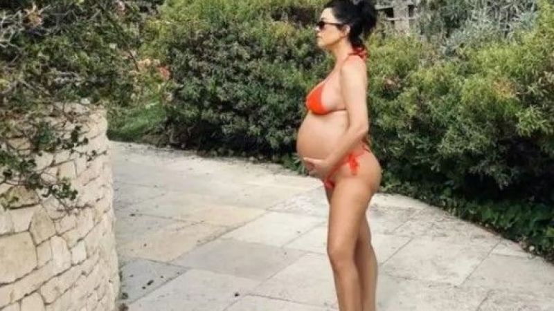 Kourtney Kardashian’ın yarı çıplak karnı burnunda pozları olay çıkardı: Gören eleştirdi, diğer üç çocuğunu hatırlattı! “Hep böyle yapıyor…” 3