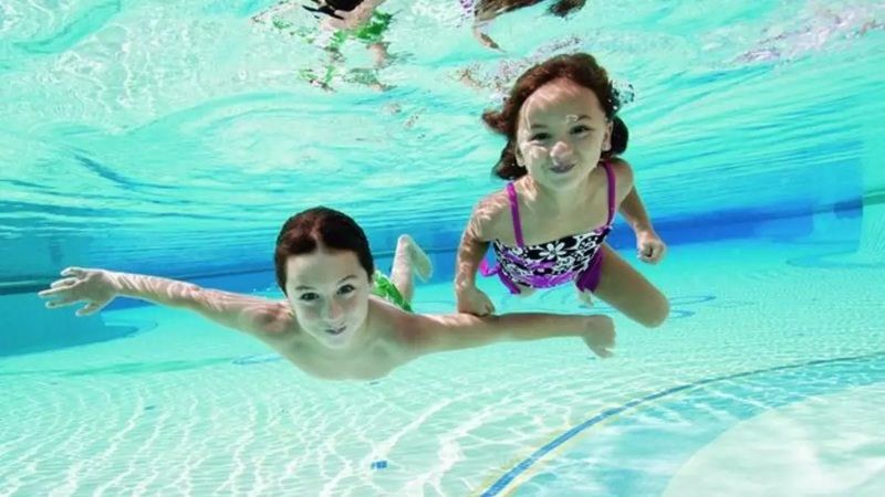 Havuzlar çocuklar için tehlike saçıyor! Tatili hastanede geçirmemek için bunlara dikkat edin… Özellikle astımı olan çocuklar risk altında 1