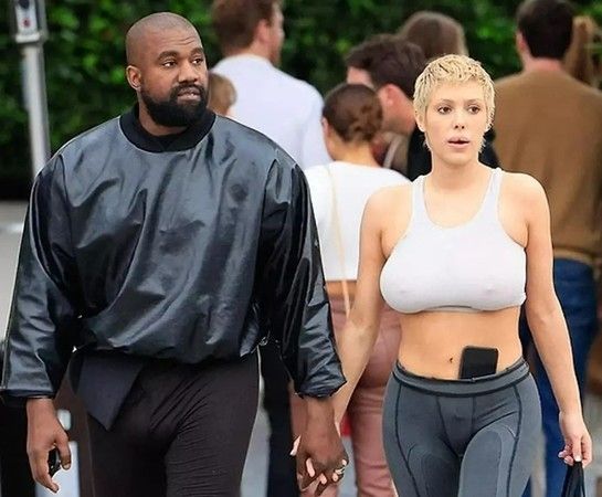 Kanye West’in eşi Bianca Censori’nin Transparan Pozu Yine Olay Oldu! Teşhircilikle Suçlanmıştı! Büyük Göğüsleri Alay Konusu Oldu! 3