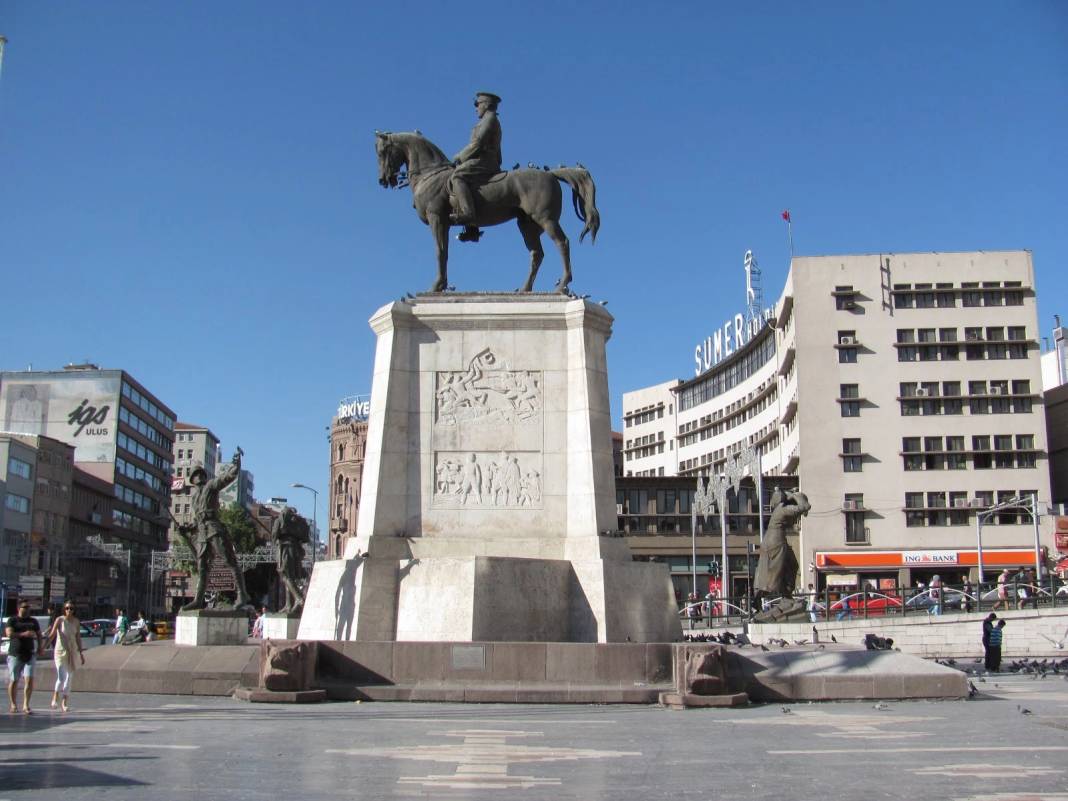 Yapay zeka Ankara Ulus'ta gezilmesi gereken yerleri sıraladı! Cami, hamam, park, müze... Görmeden dönmeyin 3