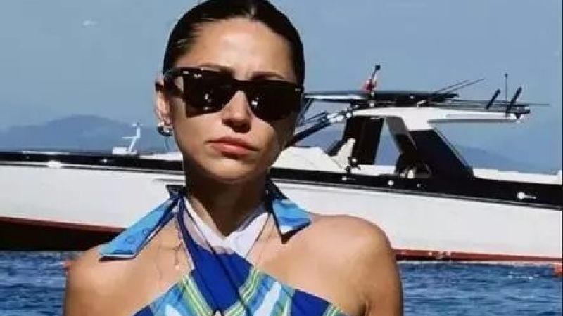 Zeynep Bastık Bikini Pozu verdi, Sevgilisi Çekti! Düzgün Fiziğiyle Büyüledi… Mavi bikiniyle olay pozlar 2