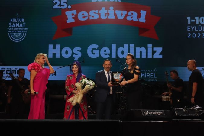 Etimesgut, Anadolu'nun Kültür ve Sanat Rüzgarıyla Coştu: 25. Festival Funda Arar'la Final Yaptı! 11