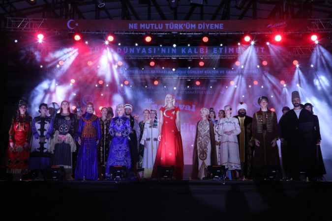 Etimesgut, Anadolu'nun Kültür ve Sanat Rüzgarıyla Coştu: 25. Festival Funda Arar'la Final Yaptı! 3