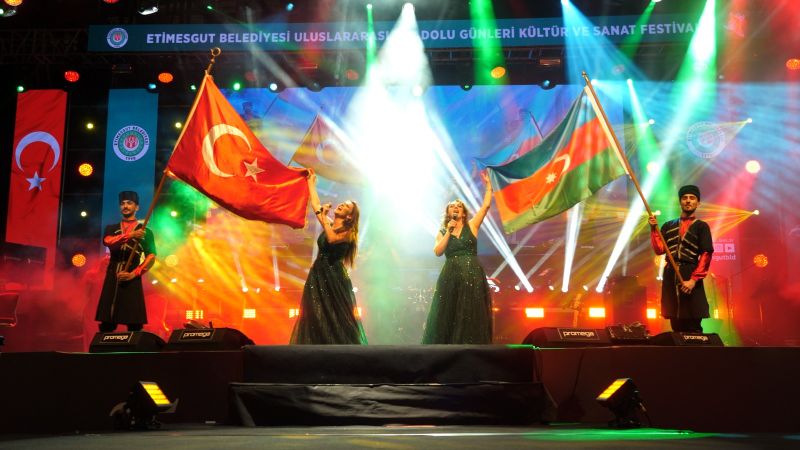Etimesgut, Anadolu'nun Kültür ve Sanat Rüzgarıyla Coştu: 25. Festival Funda Arar'la Final Yaptı! 8