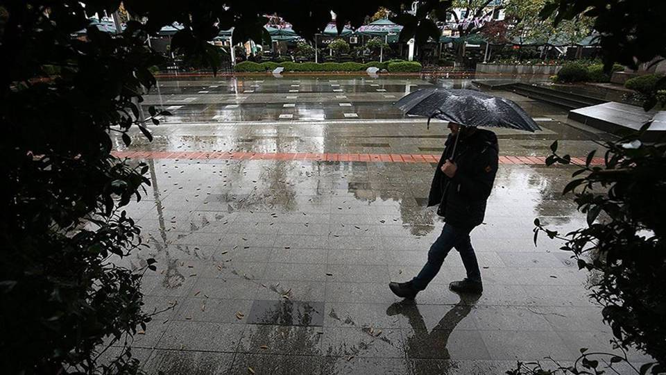 Meteoroloji Genel Müdürlüğü o saatler için Ankaralıları uyardı! Şarıl şarıl yağmur o saatte bastıracak 3