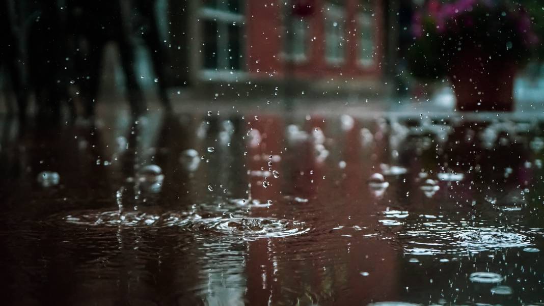 Meteoroloji Genel Müdürlüğü o saatler için Ankaralıları uyardı! Şarıl şarıl yağmur o saatte bastıracak 1