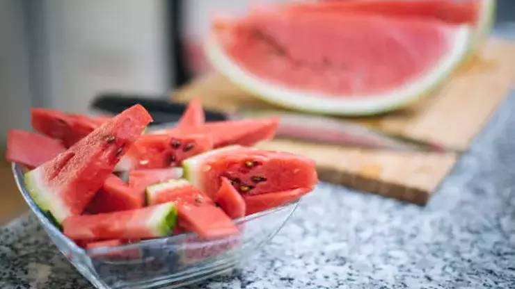 Hepimizin yaptığı hata ortaya çıktı: Meğer karpuz çekirdeği sağlık deposuymuş! Bu şekilde tüketmek en iyisi 4