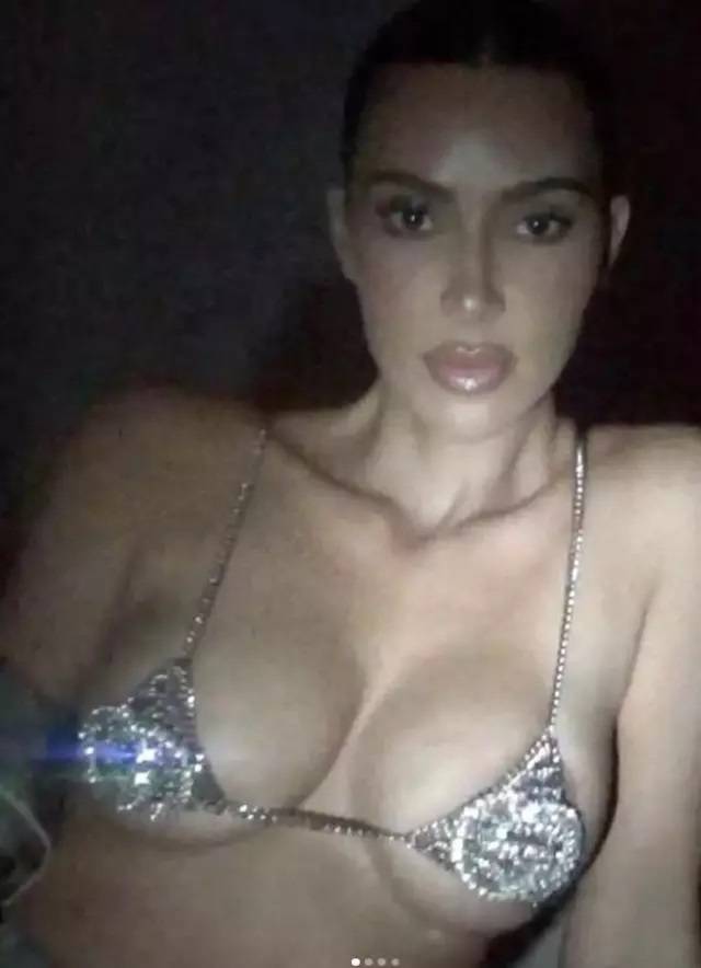 Kim Kardashian’dan minik iç çamaşırlı pozlar: Kıvrımlarını sergiledi, sosyal medyada gören ne diyeceğini bilemedi! 3