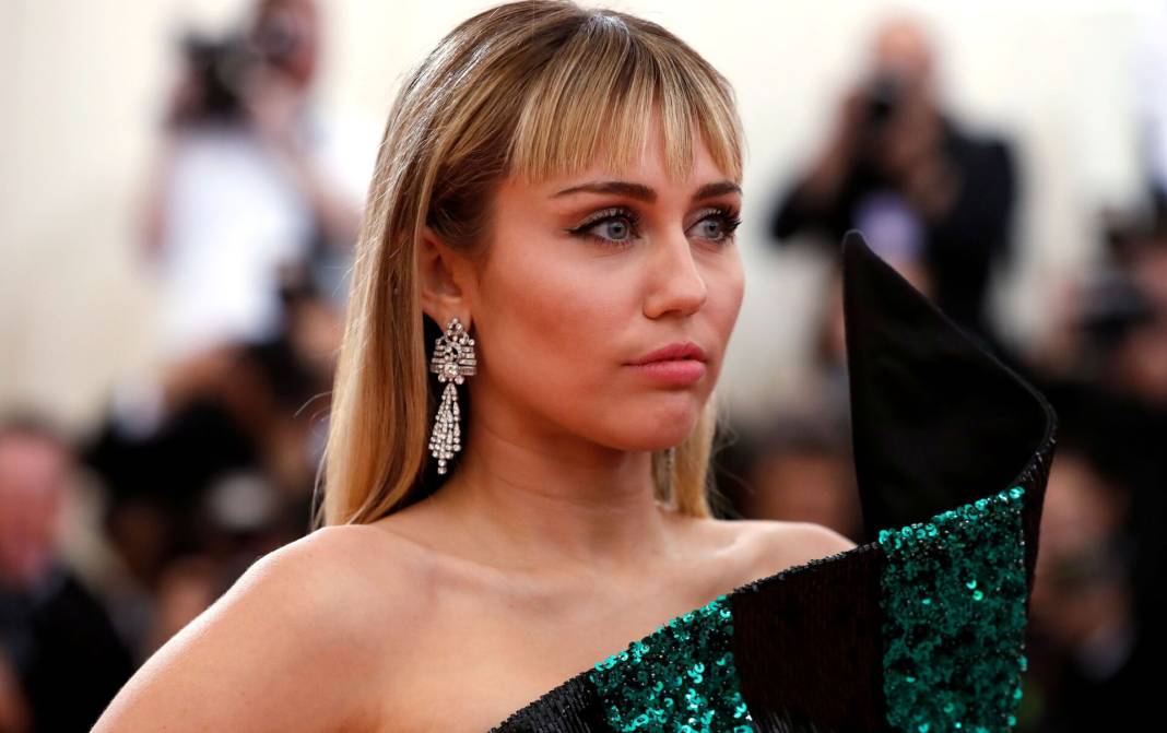 Miley Cyrus’tan cinsellik açıklaması: Herkesi yine şaşırtmayı başardı! “Her şeye açığım” 2