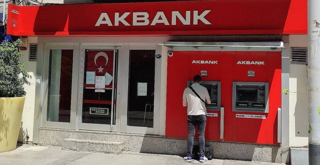 Akbank rakiplerini ezdi geçti! Emekli promosyonu çılgınlığı devam ediyor: 10 bin TL nakit, 2 bin TL para puan olarak ödenecek 1