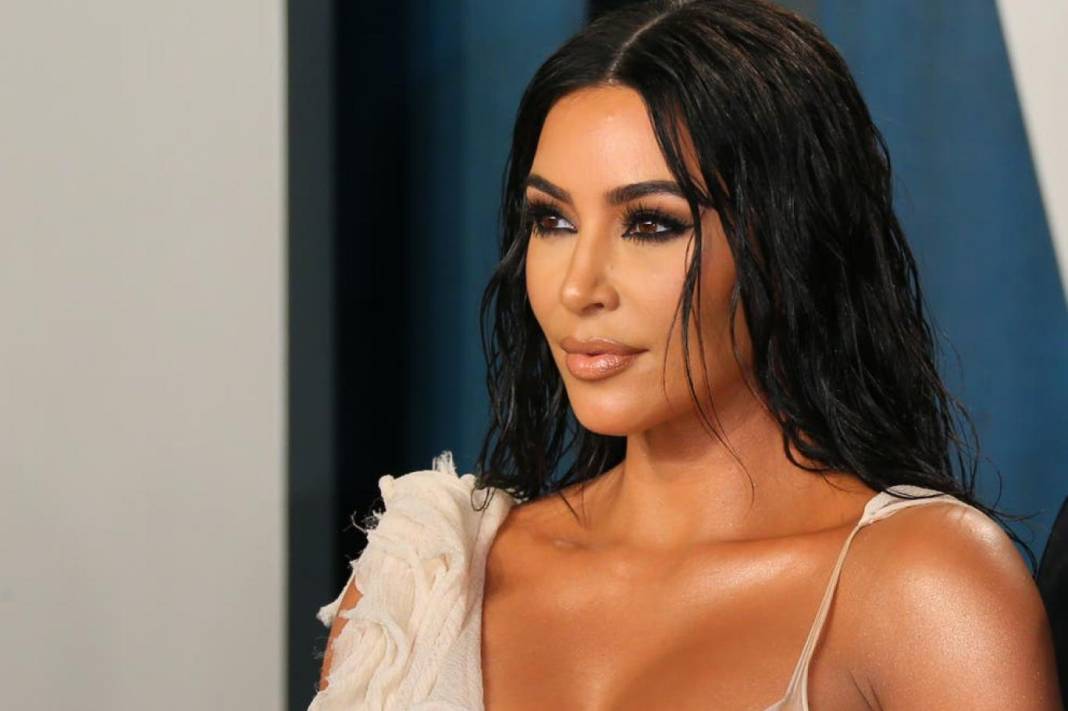 Kim Kardashian yılan dansı ile ortalığı ayağa kaldırdı! O kişiye benzemek istedi, yorumlar gecikmedi: 'Hiç olmadı' 1