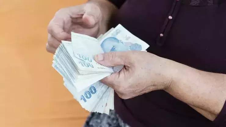 Kadınlara dev destek! 476 lirasını devlet ödeyecek… Emekliliğe 900 gün daha erken ulaşılacak 4