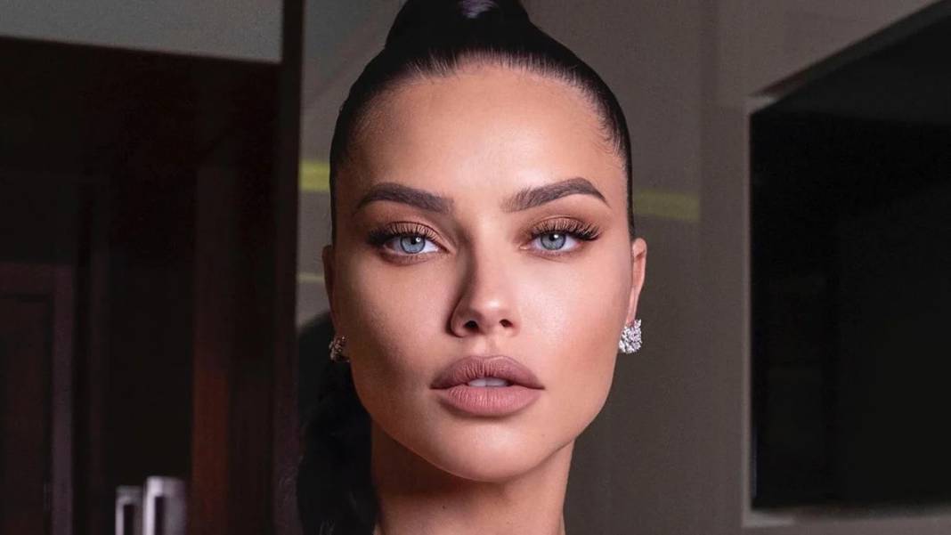 Adriana Lima’nın son halini gören bir daha bakıyor; kimse eski halinden eser kaldığını düşünmüyor! “Ne yaptın kendine böyle?” 1