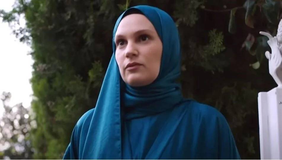 Farah Zeynep Abdullah'tan Kızılcık Şerbeti Sürprizi! Tesettüre girdi! Sosyal medya yıkıldı, yorum yağdı! 4