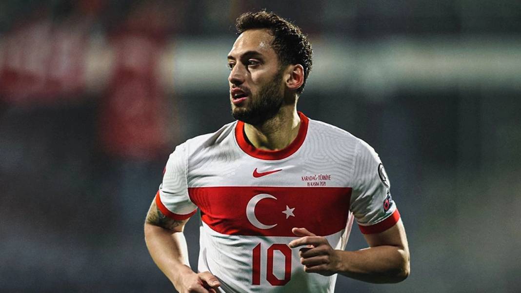 Hakan Çalhanoğlu’ndan alkışlı tepki! Ünlü gazetecisinin eleştirisine sitem etti… Paylaşımı olay oldu! 3