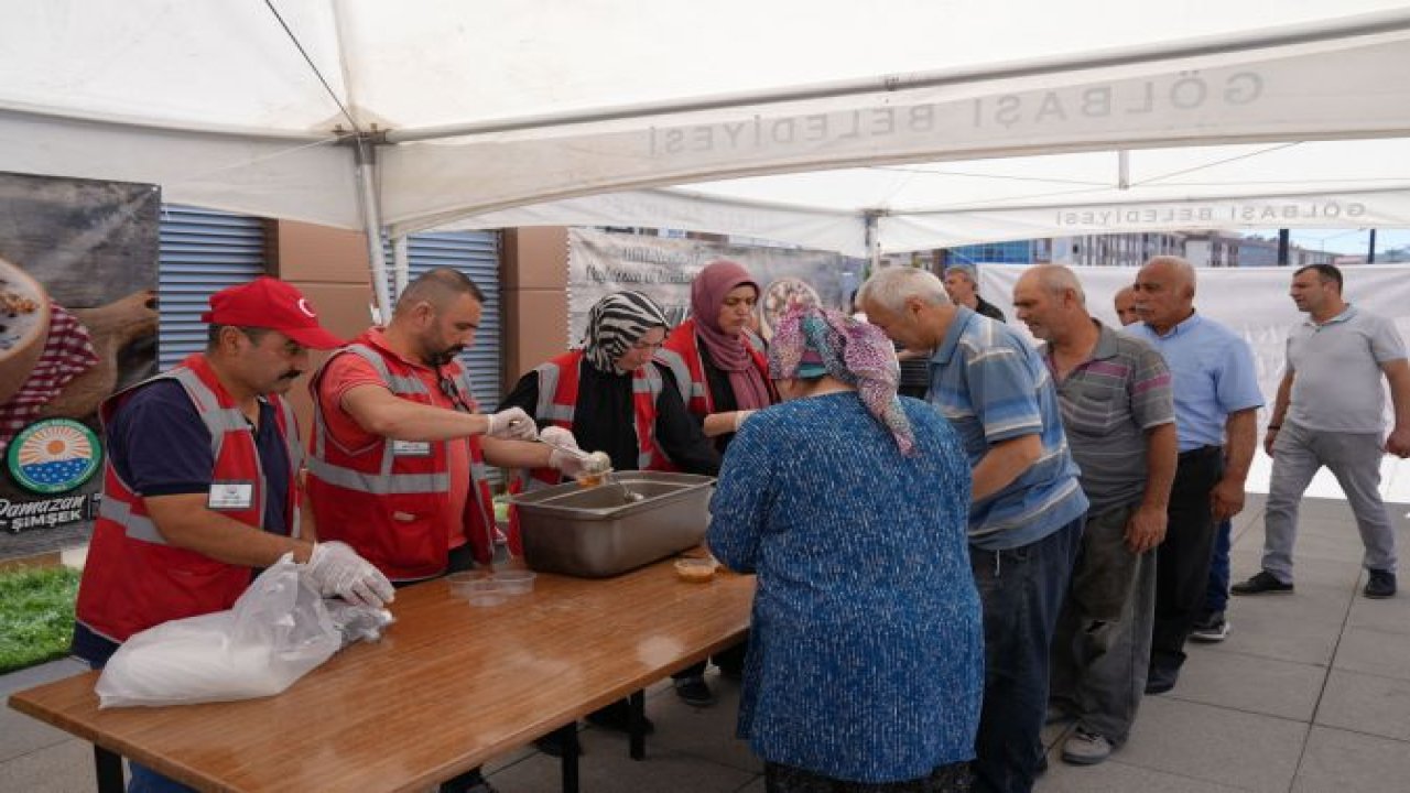 Gölbaşı Belediyesi’nden aşure ikramı!