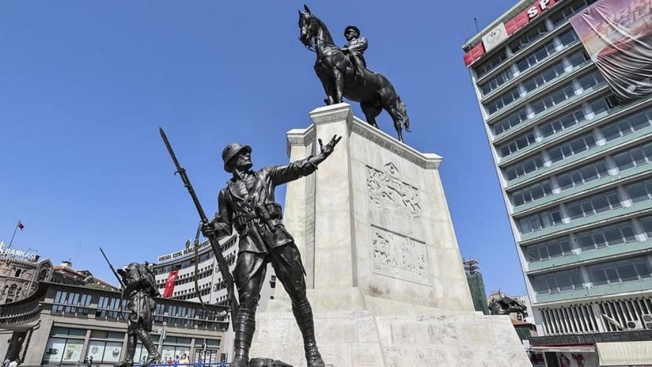 Ankara Ulus Atatürk Anıtı'nın Yapım Hikayesini Duyanlar Şaştı Kaldı! Tüm Türkiye toprak taşımıştı! Bakın Kıbrıs’taki Türkler ne getirmiş?