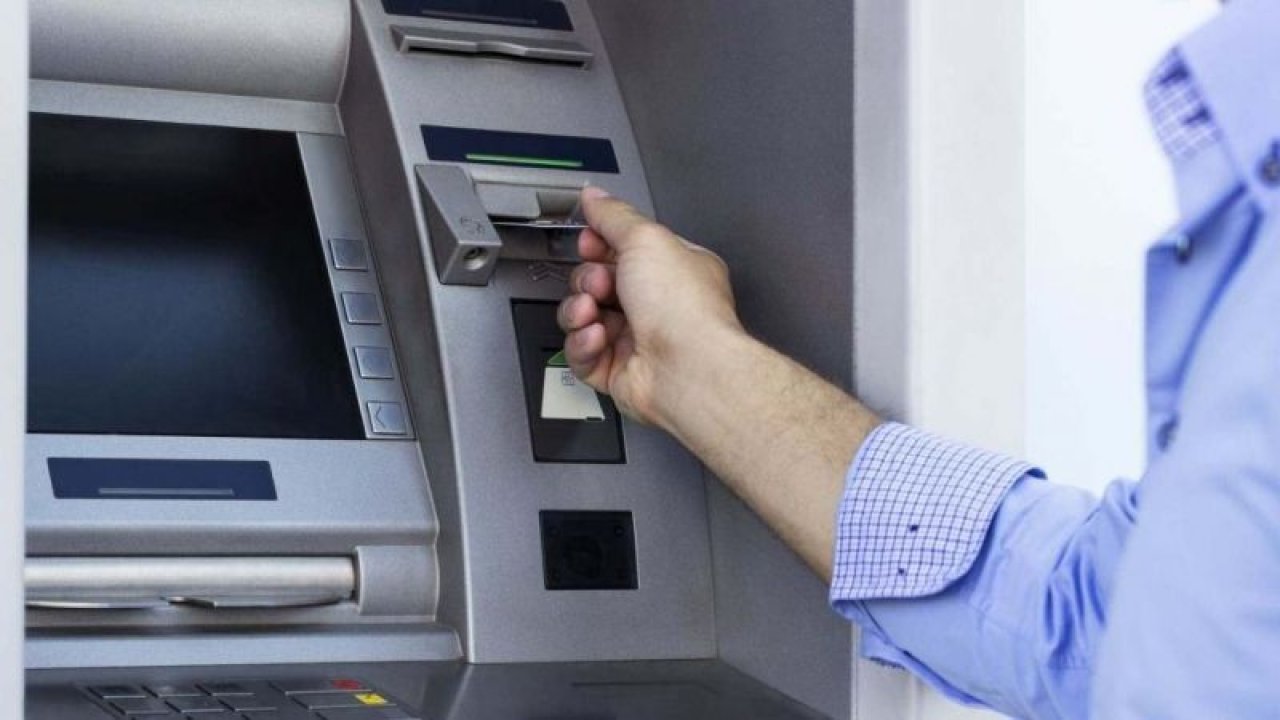 Banka Kartı sahiplerine ATM uyarısı geldi: Paranız sıkışırsa hakkınız yanabilir! Peki, ATM de para sıkışınca ne yapmalı?