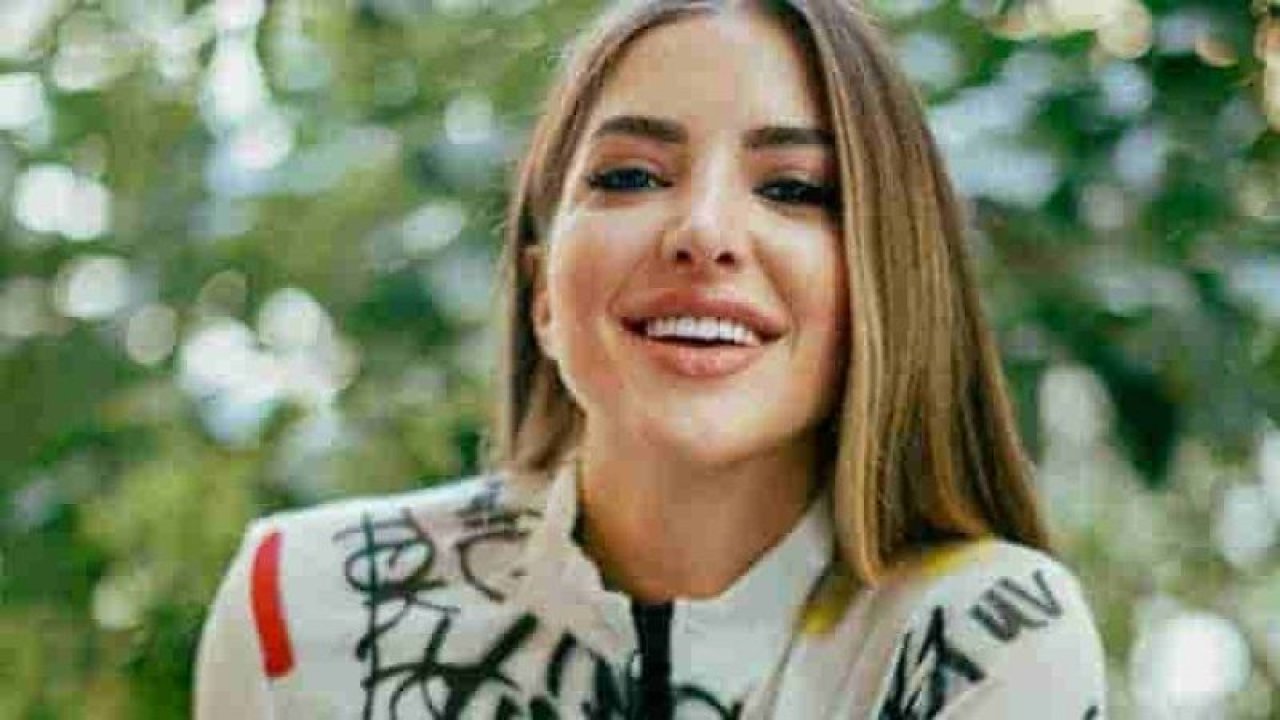 Oğuzhan Koç’un yeni sevgilisi Ala Tokel'in tatil pozu olay oldu! Hanzade Ofluoğlu'nun yorumuna ilginç yanıt! "7. Fotoğrafta Çıplağım"