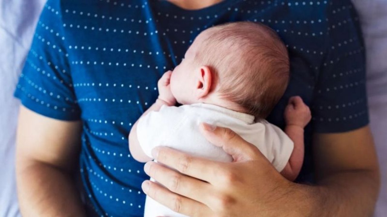 Yeni babalara müjde! Çalışma hayatında bir ilk: Doğum izni sizin için de geçerli olacak! Peki, Eşi doğum yapan babaya kaç gün izin verilir 2023?