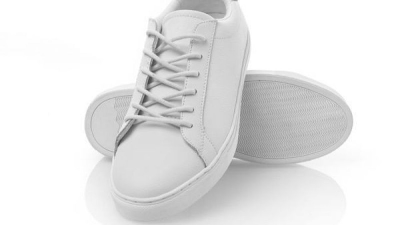 Spor ayakkabı temizlemenin en pratik yöntemleri belli oldu: Kirli görüntüyü anında yok ediyor! Sadece bir malzemeyle…