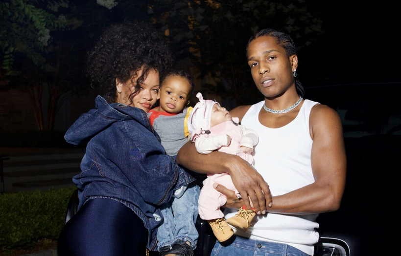Rihanna, İkinci Bebeği ''İsyan Gül'' ün Resimlerini Paylaştı! İsmini Duyan Herkes Şok Oldu! İşte Herkesin Beklediği Aile Resmi!