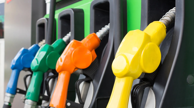 Benzin Fiyatları 55 TL’yi Görecek mi? Akaryakıt Fiyatlarındaki Artış Alarm Veriyor! Vatandaş Endişeli!