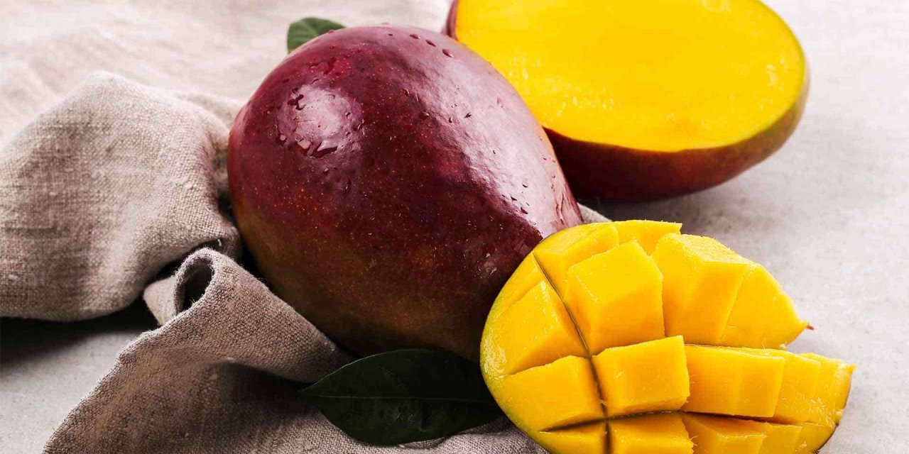 İçindeki C vitamini 10 tane portakalda bile yok: Her bir ısırıkta antioksidan saçıyor! İşte mango meyvesinin faydaları